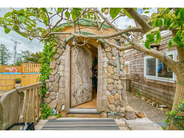 2674 HIGHWAY 101, Seaside, OR 97138