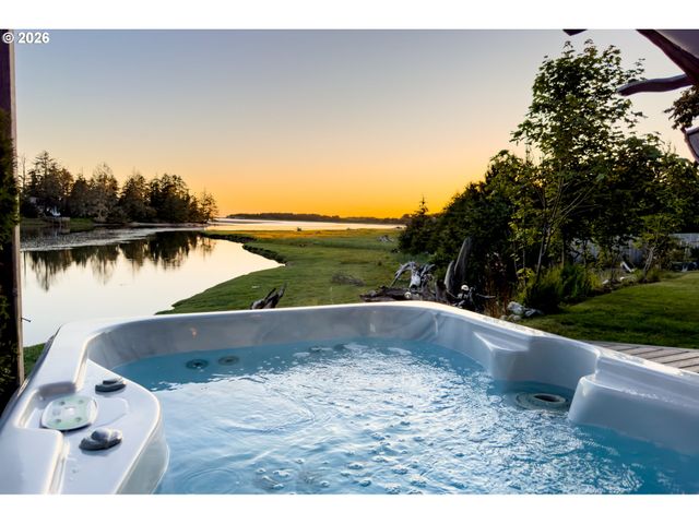 2674 HIGHWAY 101, Seaside, OR 97138
