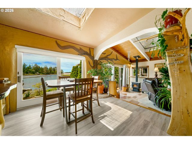 2674 HIGHWAY 101, Seaside, OR 97138