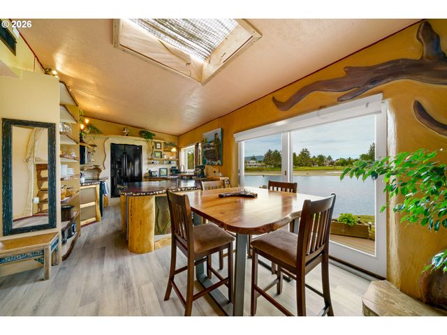 2674 HIGHWAY 101, Seaside, OR 97138