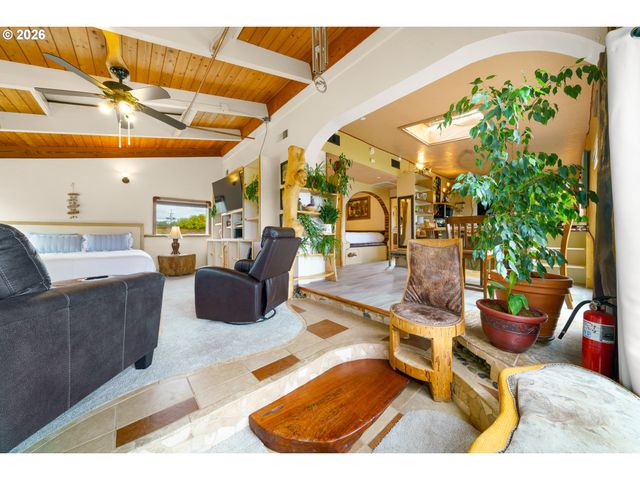 2674 HIGHWAY 101, Seaside, OR 97138