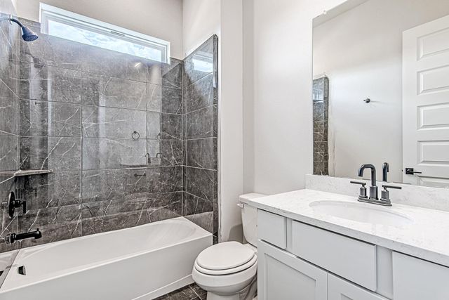 141 Peninsula Point Drive, Montgomery, TX 77356
