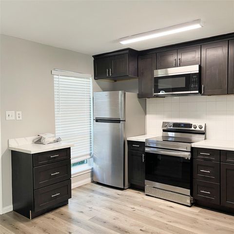 8718 Victorian Village Drive 8718, Houston, TX 77071