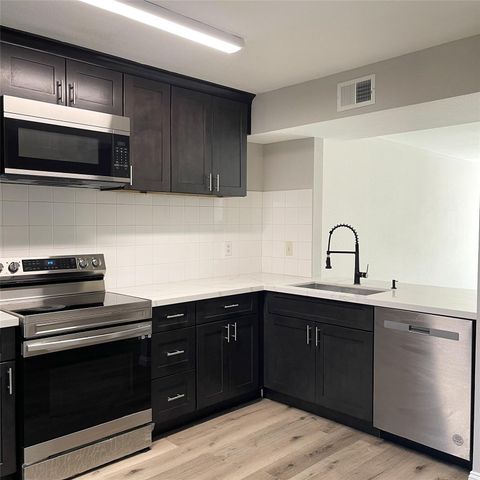 8718 Victorian Village Drive 8718, Houston, TX 77071