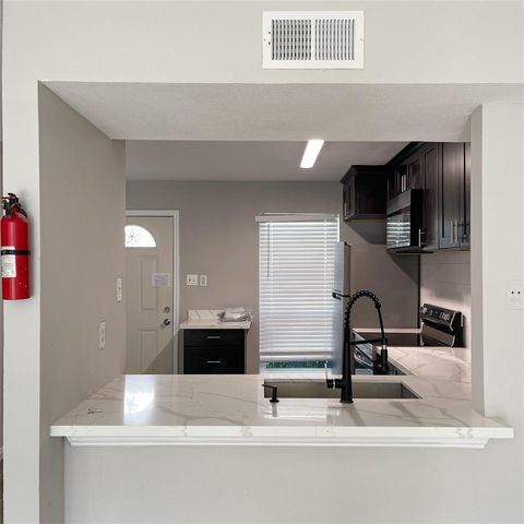 8718 Victorian Village Drive 8718, Houston, TX 77071