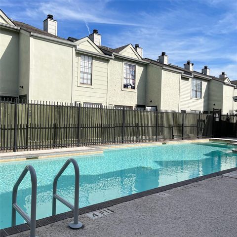 8718 Victorian Village Drive 8718, Houston, TX 77071