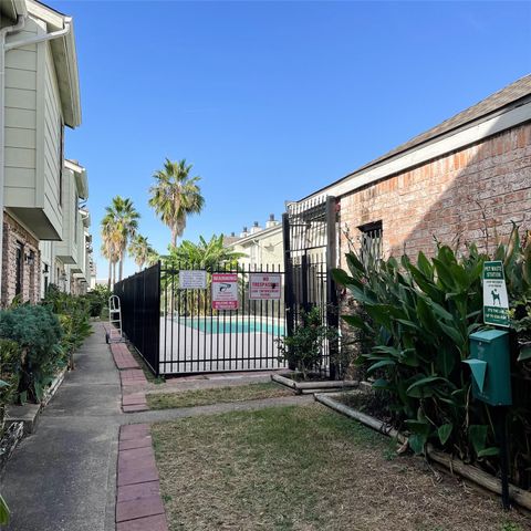 8718 Victorian Village Drive 8718, Houston, TX 77071