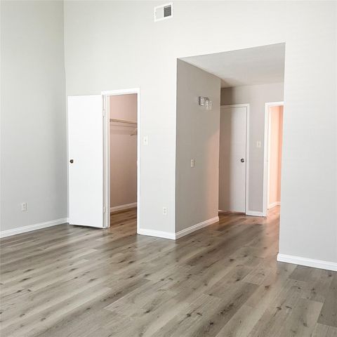 8718 Victorian Village Drive 8718, Houston, TX 77071