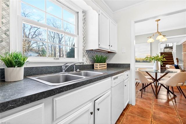 916 Oxford DR, Virginia Beach, VA 23452