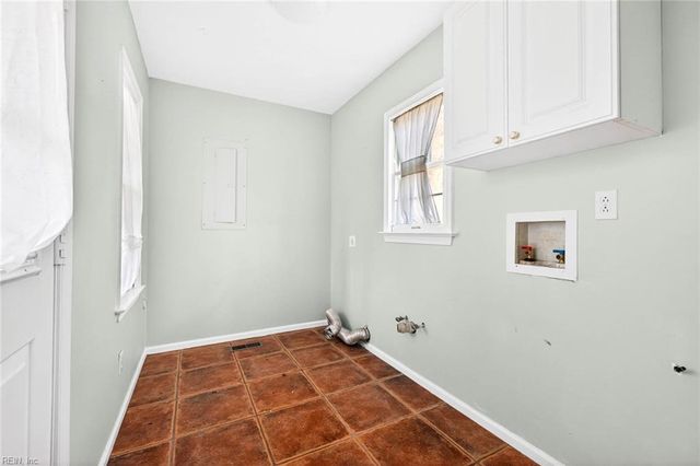 916 Oxford DR, Virginia Beach, VA 23452