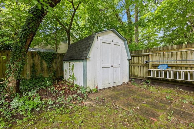 916 Oxford DR, Virginia Beach, VA 23452