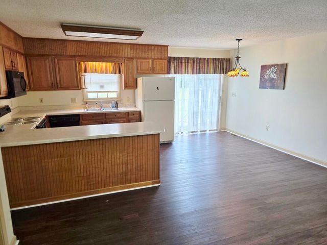 194 Brass Lantern Lane, Elloree, SC 29047
