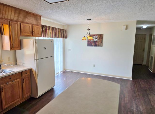 194 Brass Lantern Lane, Elloree, SC 29047