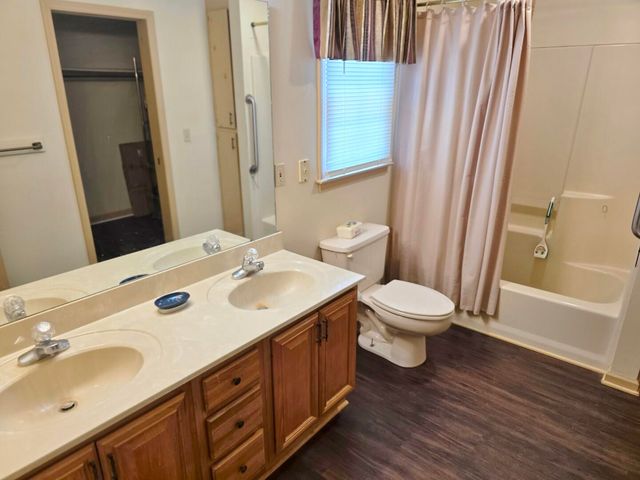 194 Brass Lantern Lane, Elloree, SC 29047