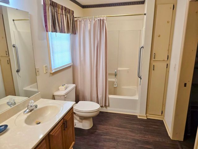 194 Brass Lantern Lane, Elloree, SC 29047