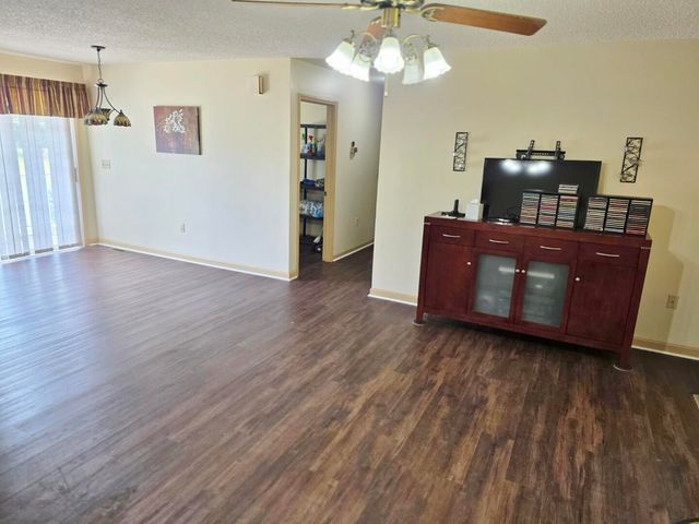 194 Brass Lantern Lane, Elloree, SC 29047