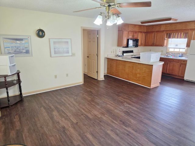 194 Brass Lantern Lane, Elloree, SC 29047