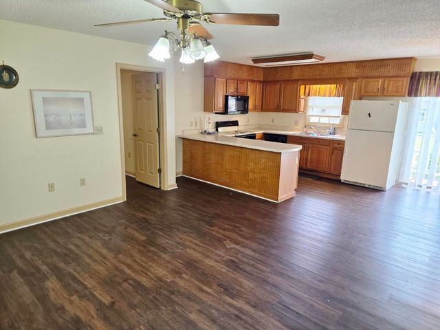 194 Brass Lantern Lane, Elloree, SC 29047