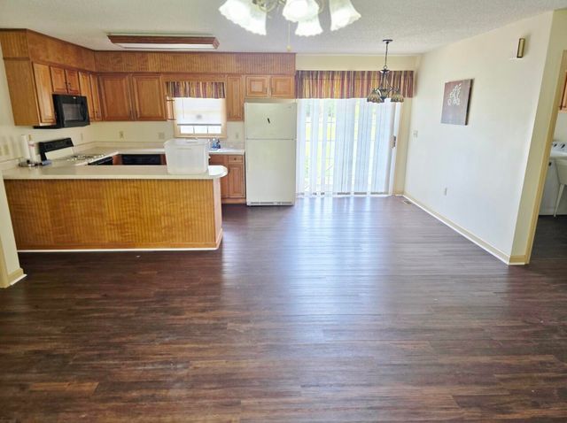 194 Brass Lantern Lane, Elloree, SC 29047