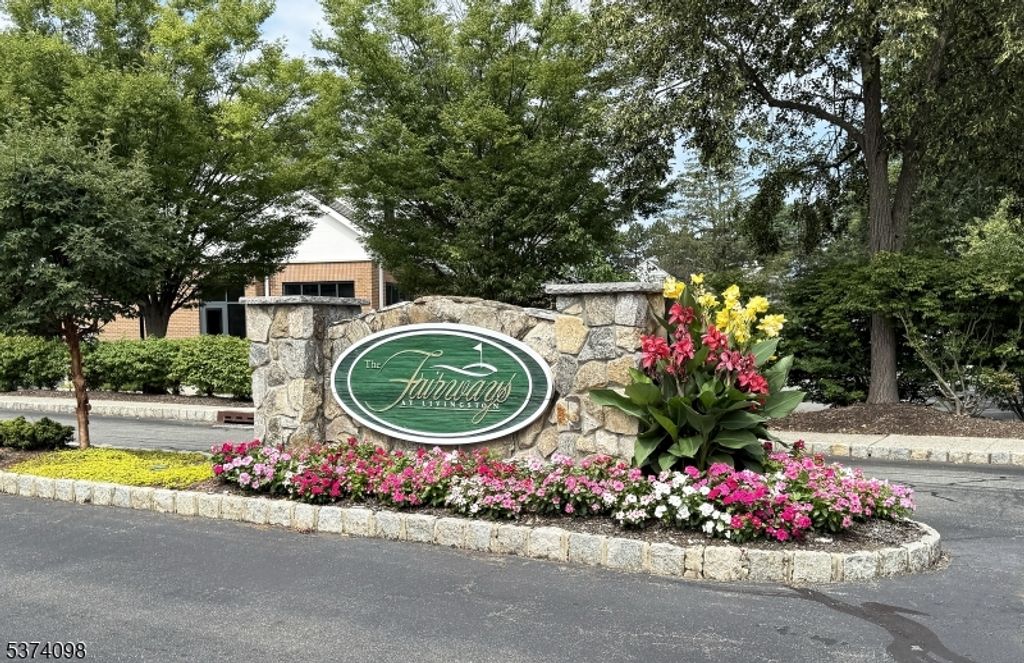 98 Winged Foot Dr, Livingston Twp., NJ 07039