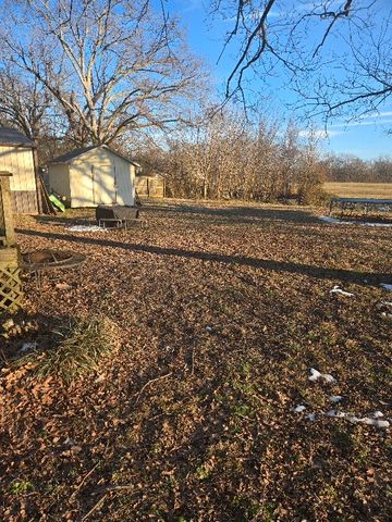 2205 W Wood St, Paris, TN 38242