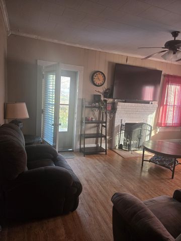 2205 W Wood St, Paris, TN 38242