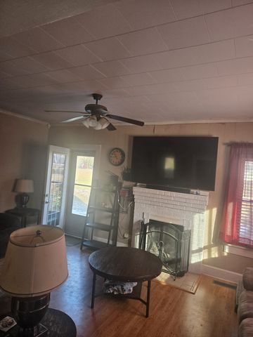 2205 W Wood St, Paris, TN 38242