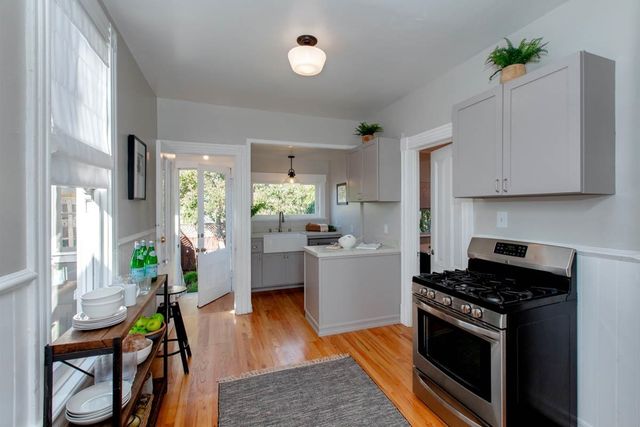 1211 Santa Clara Ave, Alameda, CA 94501