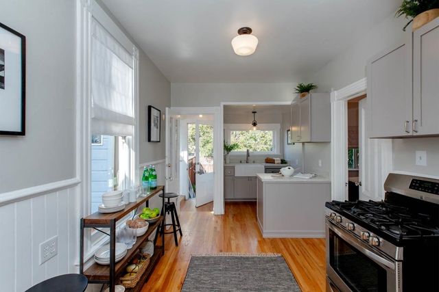 1211 Santa Clara Ave, Alameda, CA 94501