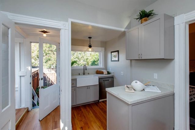 1211 Santa Clara Ave, Alameda, CA 94501