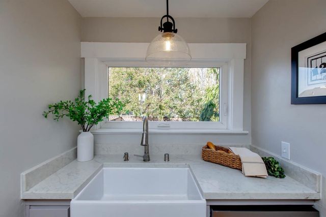 1211 Santa Clara Ave, Alameda, CA 94501