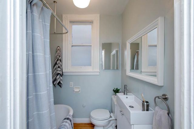 1211 Santa Clara Ave, Alameda, CA 94501