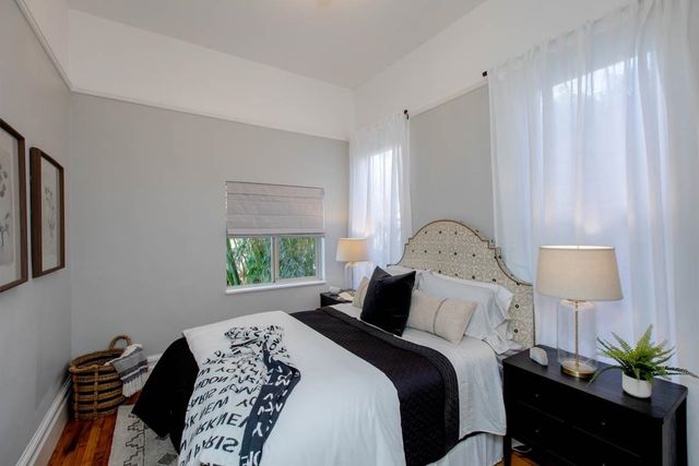 1211 Santa Clara Ave, Alameda, CA 94501