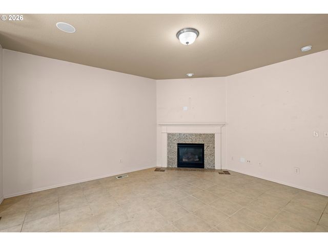 16255 Se SCORIA Ln, Damascus, OR 97089