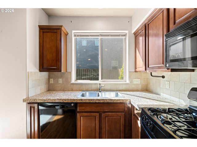 16255 Se SCORIA Ln, Damascus, OR 97089