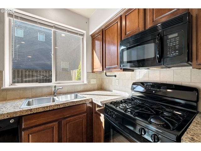 16255 Se SCORIA Ln, Damascus, OR 97089