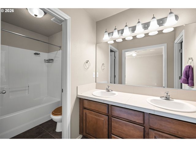 16255 Se SCORIA Ln, Damascus, OR 97089