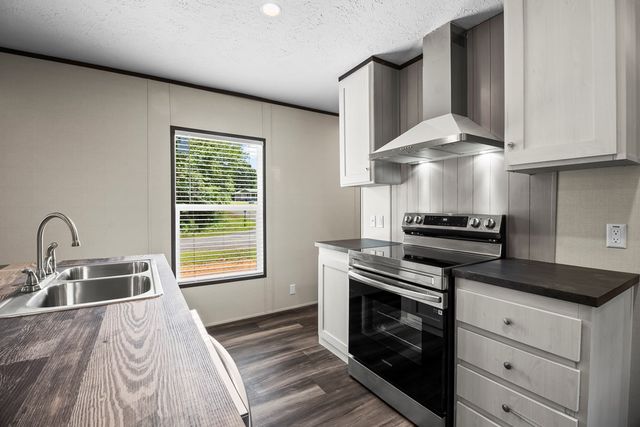 681 Woodland Dr, Abbeville, AL 36310