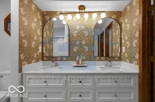 1616 Secretariat Lane, Indianapolis, IN 46217