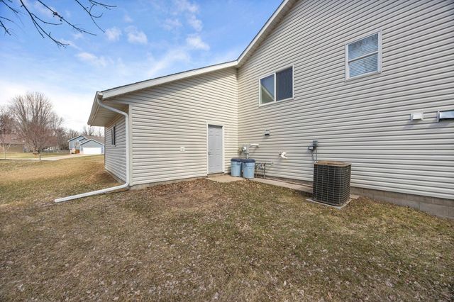 670 6th Street SE, Cokato, MN 55321
