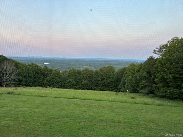 329 Mountain Road, Bloomingburg, NY 12721