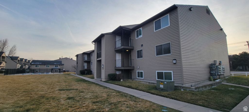 Image 3 of property listing at 6129 S 1300 E #V, Cottonwood Heights, UT 84121