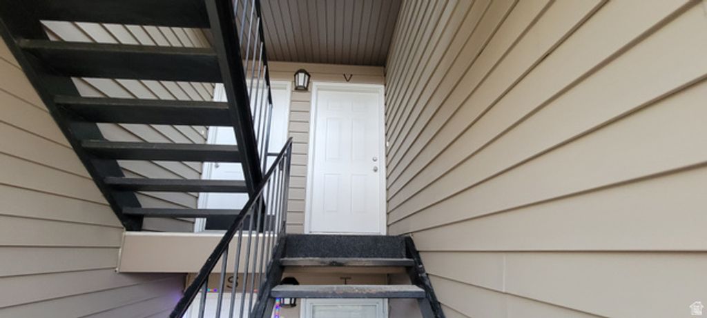 Image 5 of property listing at 6129 S 1300 E #V, Cottonwood Heights, UT 84121