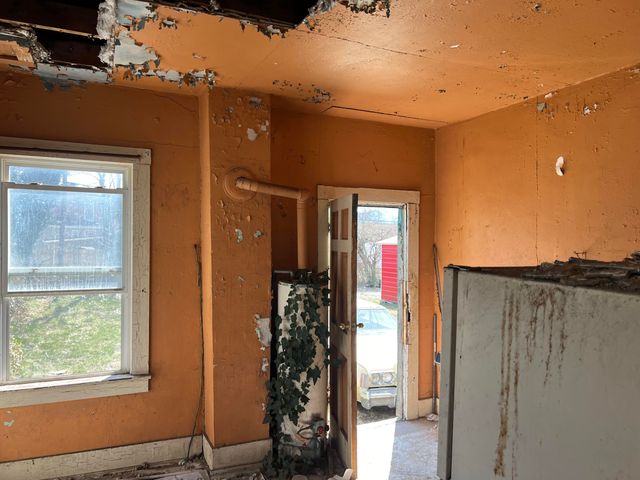 E 321 Pine ST, Covington, VA 24426