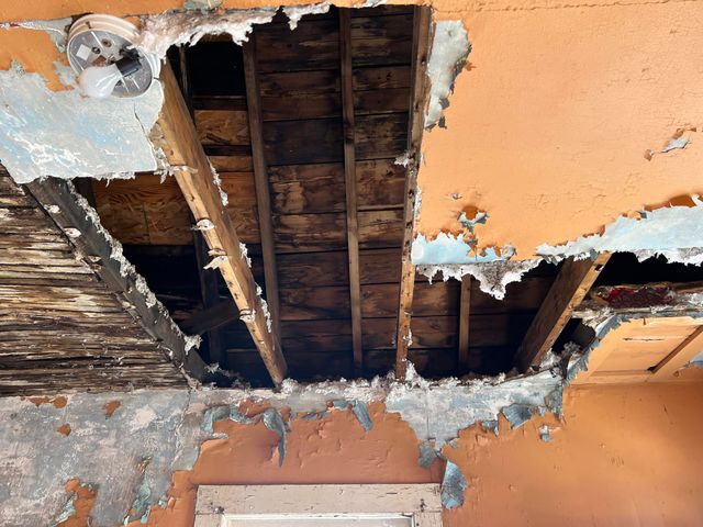 E 321 Pine ST, Covington, VA 24426