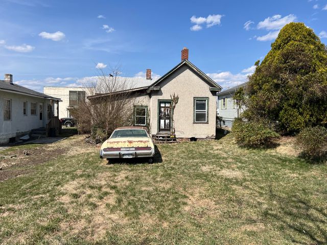 E 321 Pine ST, Covington, VA 24426