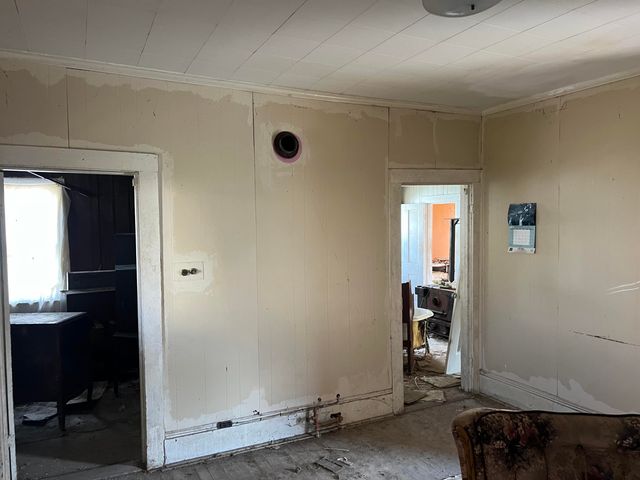 E 321 Pine ST, Covington, VA 24426