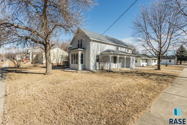 204 E 4th Ave Avenue, Lennox, SD 57039