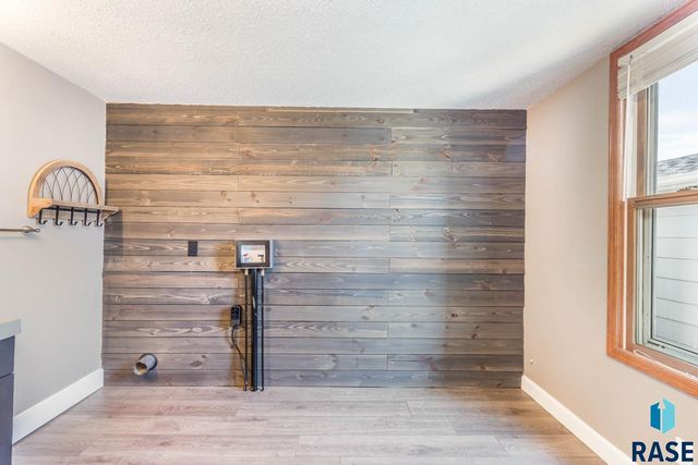 204 E 4th Ave Avenue, Lennox, SD 57039