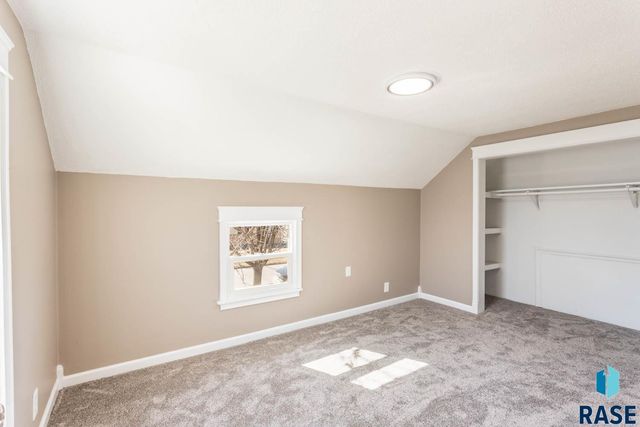 204 E 4th Ave Avenue, Lennox, SD 57039